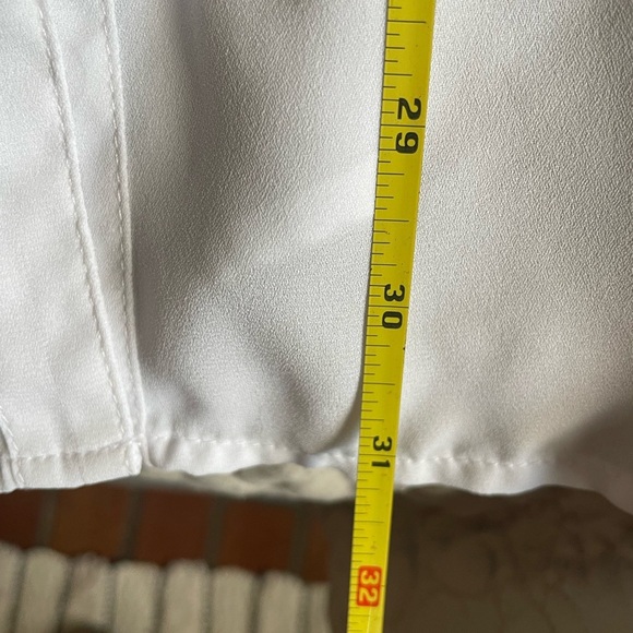 Torrid 4 (SZ 26 W) Flowy Breezy Crisp White W/Pockets Covered Buttons Blouse - Picture 5 of 9